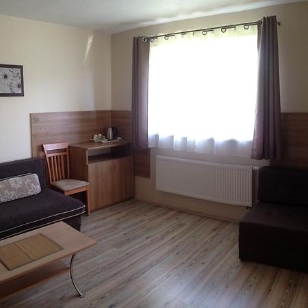 Guest House Fleurs Liptovský Mikuláš Екстериор снимка